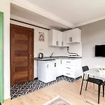 Chic Apartment In Balat, Fatih With Balcony